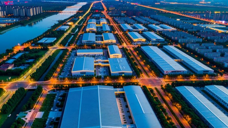 在了解招标价格之前，首先需要明确学校防水补漏工程的价格构成。主要包括以下几部分：